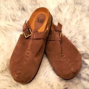 Sofft suede brown clogs